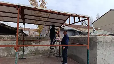 Ağrı'da araç sahipleri portatif garaj yaptırmaya başladı