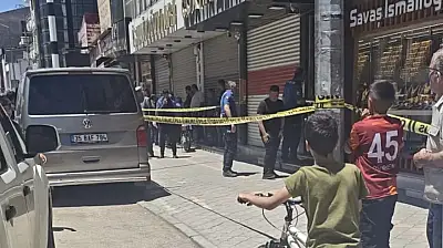 Ağrı'da cadde ortasında silah ateşlendi! Kadın kurşunların hedefi oldu