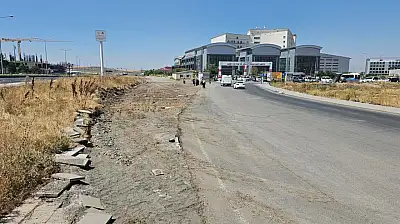 Ağrı'da hastane çevresindeki trafik için yeni hamle! Yan yol çalışması başladı