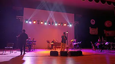 Ağrı'da HiraiZerdüş konseri büyük ilgi gördü