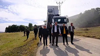Ağrı'da ilk asfalt 7,5 kilometrelik köy yoluna serildi