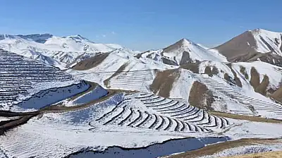 Ağrı'da kış kendini gösterdi: Yayladüzü Beldesi'nde sıcaklık -14,6 dereceye düştü