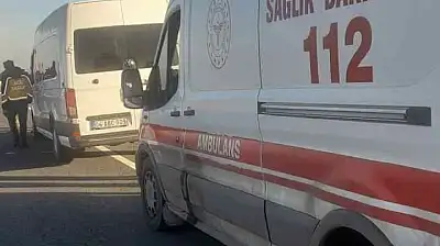 Ağrı'da lastiği patlayan araçta kaza: 1'i ağır 3 yaralı