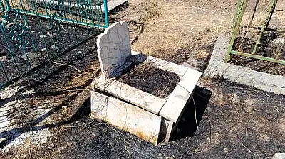 Ağrı'da mezarlıkta yakılan kuru otlar büyük riske yol açtı