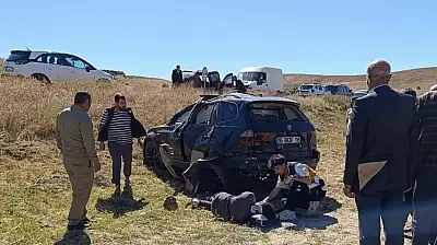 Ağrı'da otomobil şarampole uçtu! 3 yaralı var