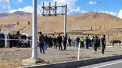 Ağrı'da pancar yüklü TIR otomobili ezdi! 2 ölü, 3 ağır yaralı