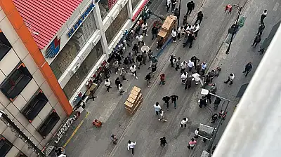 Ağrı'da sopalı kavgada cadde karıştı