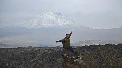 Ağrı Dağı'nın karla kaplanmış manzarası büyüledi
