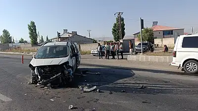 Ağrı-Doğubayazıt yolunda korkutan trafik kazası