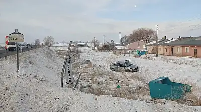 Ağrı-Erzurum karayolunda şarampole devrilen otomobilde 1 kişi hayatını kaybetti, 4 kişi yaralandı