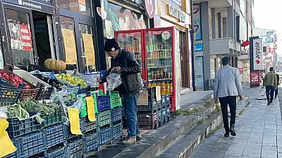 Ağrı esnafı her sabah aynı sorunla karşı karşıya
