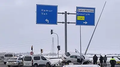 Ağrı havalimanı kavşağında kaza: 5 yaralı