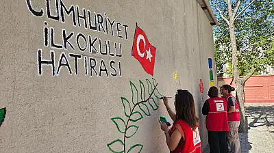 Ağrı Kızılay gönüllülerinden Cumhuriyet İlkokulu'na rengârenk dokunuş