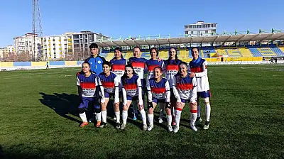 Ağrı'nın altın kızları sahasında kazandı!