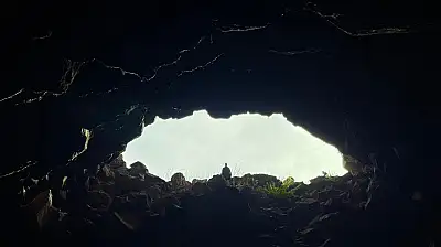 Ağrı'nın doğal mirası Buz Mağarası, sonbaharda da ilgi görüyor