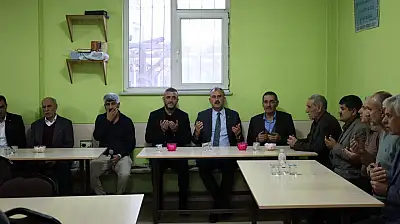 Ağrı Valisi Bozkurt gazeteci Ahmet Genç'e taziye ziyaretinde bulundu