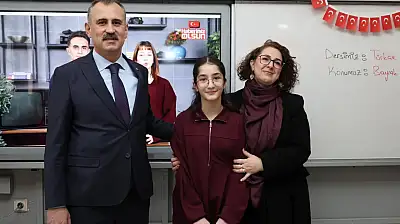 Ağrı Valisi Bozkurt'tan öğrencilere bayrak sevgisi vurgusu