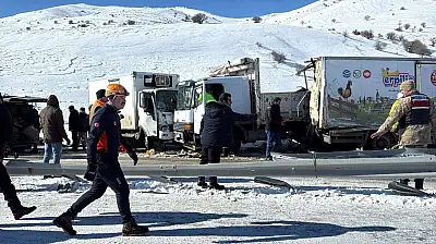 Ağrı–Van karayolunda zincirleme kaza: 5 yaralı