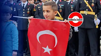 Cumhuriyet'in ışığı Ağrı'da parladı, 102.yıl gururu tüm şehri sardı