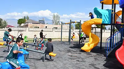 Defalarca tahrip edilen park baştan aşağı yenilendi