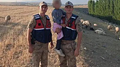 Diyadin'de yürekleri ağza getiren kayıp çocuk jandarmanın müdahalesiyle bulundu
