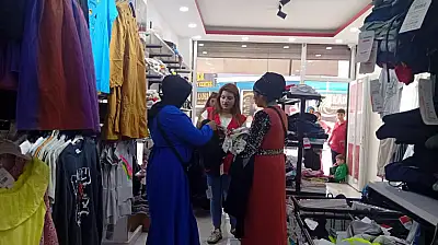Doğubayazıt'ta Kızılay Butik ihtiyaç sahibi ailelerin yüzünü güldürüyor