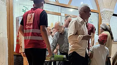 Doğubayazıt'ta Mevlit Kandili'nde Kızılay'dan anlamlı ikram