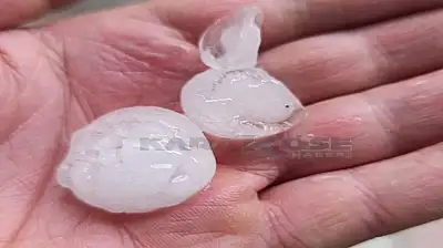 Doğubayazıt'ta misket büyüklüğünde dolu yağdı