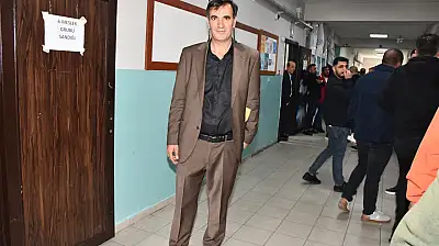 Doğubayazıt TSO'da sandıktan Osman Tozbey çıktı: 4 adaylı yarışta başkanlığı kazandı