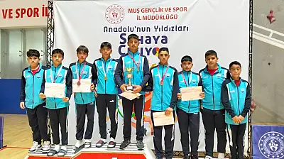 Eleşkirt'ten Manisa'ya uzanan başarı hikayesi: Güreşçilerimiz finallerde