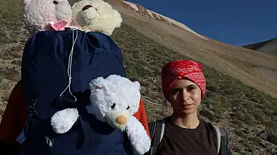 Genç dağcı Meryem bu kez Süphan Dağı'nda zirveye ulaştı