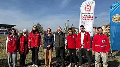 Kızılay gönüllüleri Ağrı'da fidan dikerek doğaya can verdi