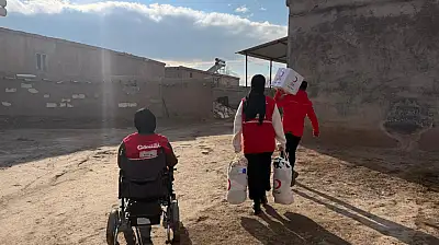 Kızılay gönüllüleri Engelliler Günü'nde kapıları tek tek çaldı