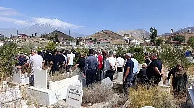 Lokman Şahin yüzlerce kişinin cenazeye katılmasıyla son yolculuğuna uğurladı