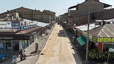 Patnos Belediyesi Süphan Caddesi'ni asfaltlamaya hazırlanıyor