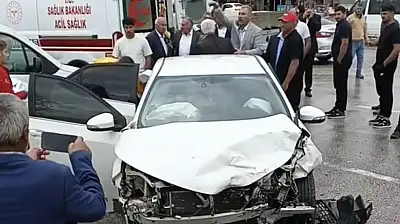 Patnos'ta iki araç çarpıştı: 3 kişi yaralandı