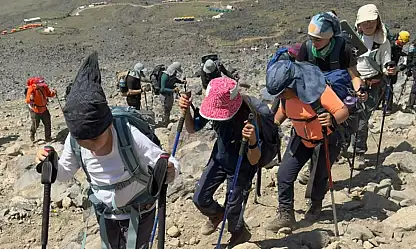 11 Ermeni çocuk Ağrı'da zirve yolunda