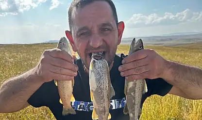 Ağrı'da kırmızı pullu alabalık peşinde kilometrelerce yol yürüdü