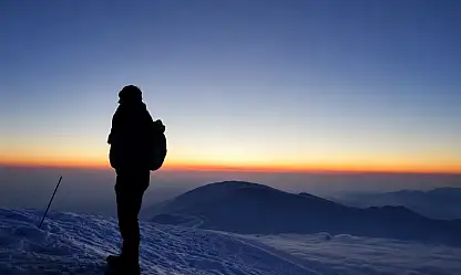 Ağrı Dağı'nda tarihi sabah! Ezan sesi 5 bin 137 metreden yükseldi