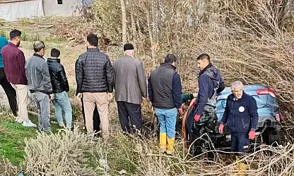 Patnos-Erciş yolunda araç dereye uçtu! Sürücü kazadan kurtuldu