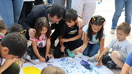 Ağrı Belediyesi yazı çocuklarla renklendirdi
