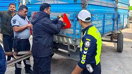 Ağrı'da 100 traktör sürücüsüne hayati uyarı yapıldı