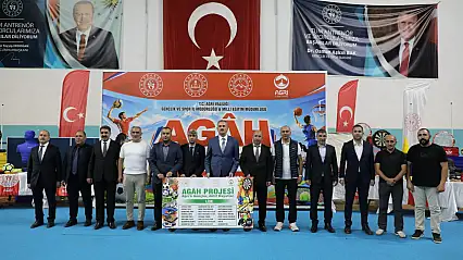Ağrı'da 171 okula 22 bin 200 parça spor malzemesi dağıtıldı