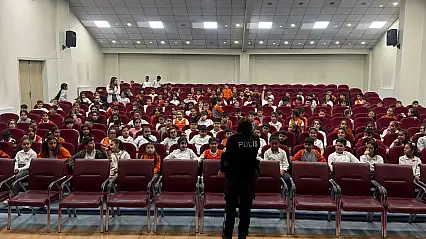 Ağrı'da 7 bin 798 öğrenciye güvenli internet ve akran zorbalığı eğitimi verildi