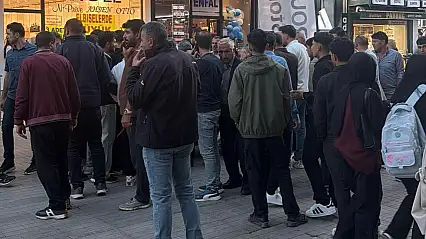 Ağrı'da caddede kavga: 1 kişi bıçakla yaralandı