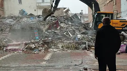 Ağrı'da Gazi Mahallesi'ndeki Bina Yıkım İhalesi İptal Edildi
