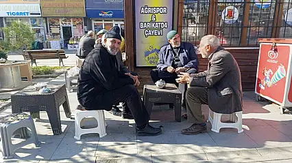 Ağrı'da güneşli havaya son fırsat: Caddelerde yoğunluk yaşandı