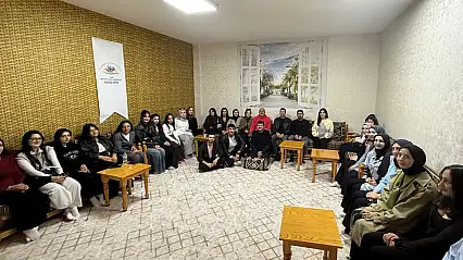 Ağrı'da hemşirelik öğrencileri derslerini Genç Ofis'e taşıdı