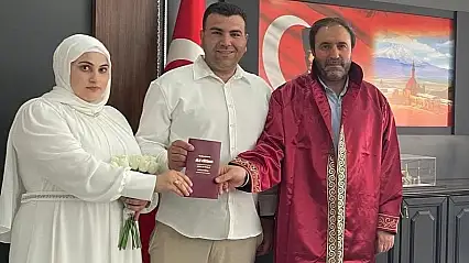 Ağrı'da 'İki İnsan Bir Hayat' projesi kapsamında ilk resmi nikah kıyıldı