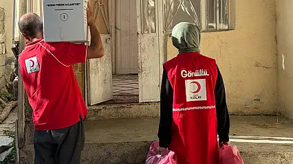 Ağrı'da Kızılay gönüllüleri kapı kapı dolaşıp sofralara destek oldu